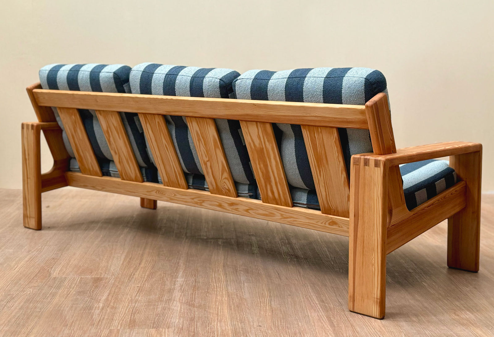Esko Pajamies 'Bonanza' Striped Sofa, 1970's – CCSS TM