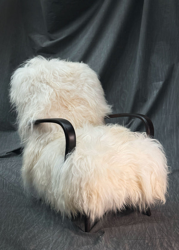 Natural Curved Arm Icelandic Sheepskin Lounge Chair