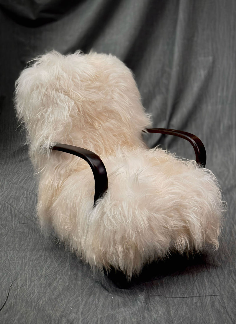 Natural Curved Arm Icelandic Sheepskin Lounge Chair