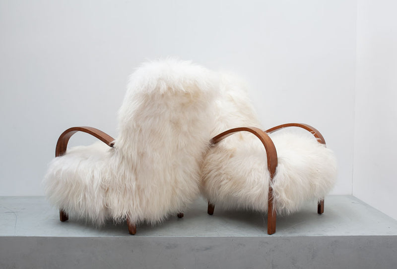 Natural Curved Arm Icelandic Sheepskin Lounge Chair